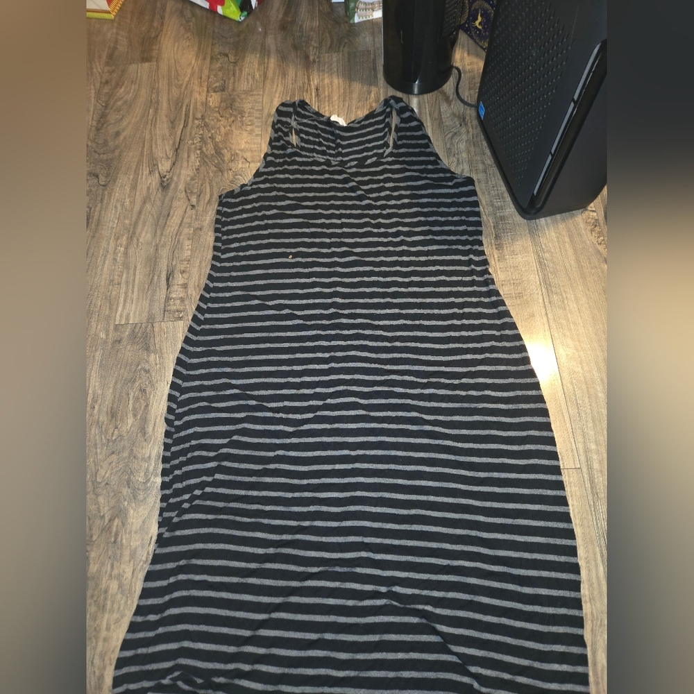 Dresses - Picture 2 of 2